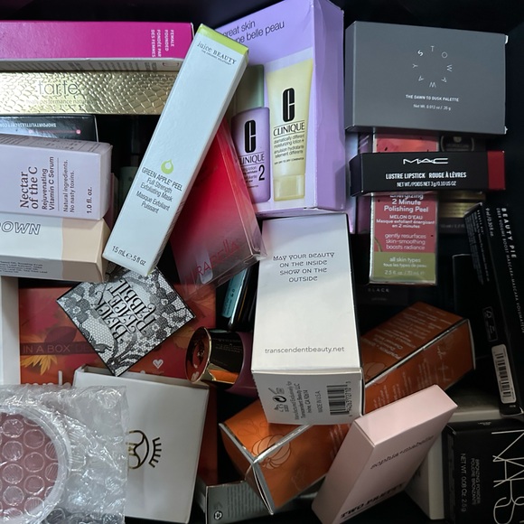‼️FINAL OFFER‼️NWT MAKEUP/SKINCARE/HAIR BUNDLE: EVERYTHING IN BOX!!! - Picture 3 of 10
